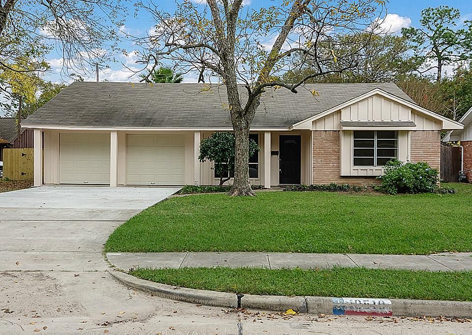 2nd image of 10510 Shadow Wood Dr