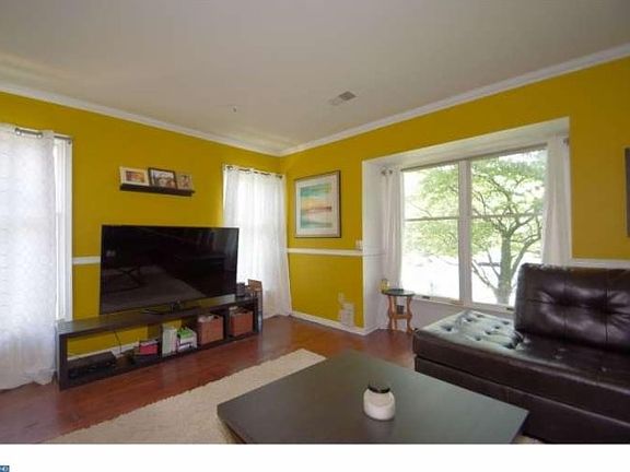 4th image of 1300 Bradford Ct