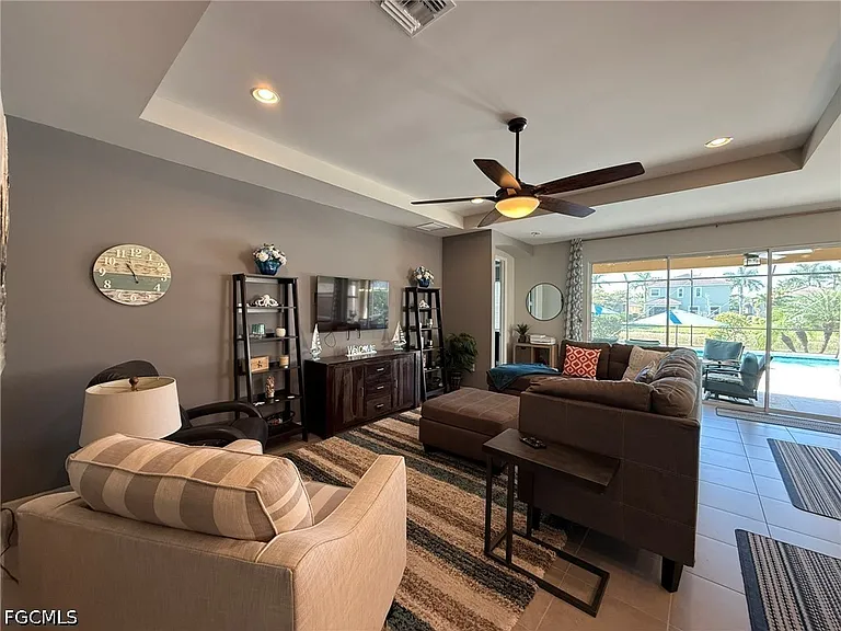 3916 King Edwards St — Photo 13