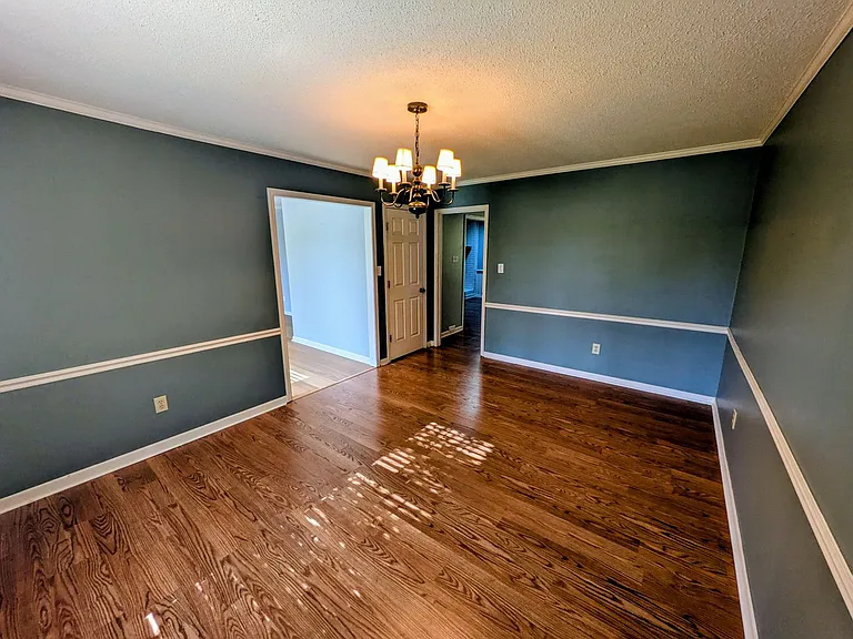 6913 Crandall Ct — Photo 7