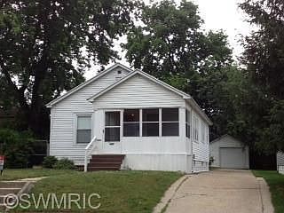 1st image of 470 Graceland St NE