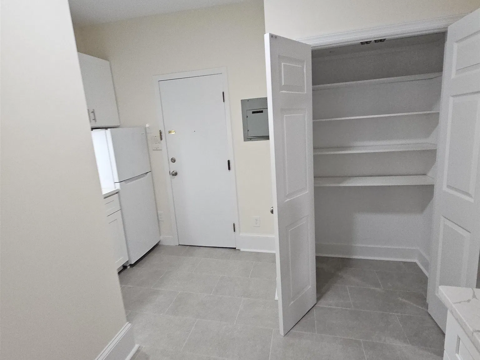 1 bed, 1.0 bath, 550 sqft, $2,200 — Photo 2