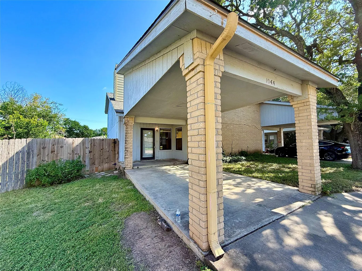3 bed, 2.0 bath, 1337 sqft, $1,600 — Photo 3