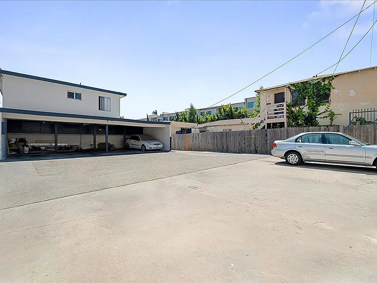 531 W Hyde Park Blvd #9 — Photo 15