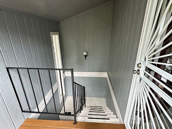 PRIVATE STAIRWELL