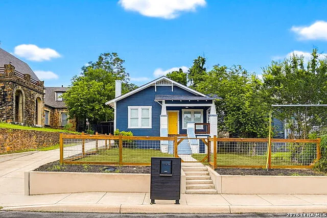 1307 Kayton Ave
