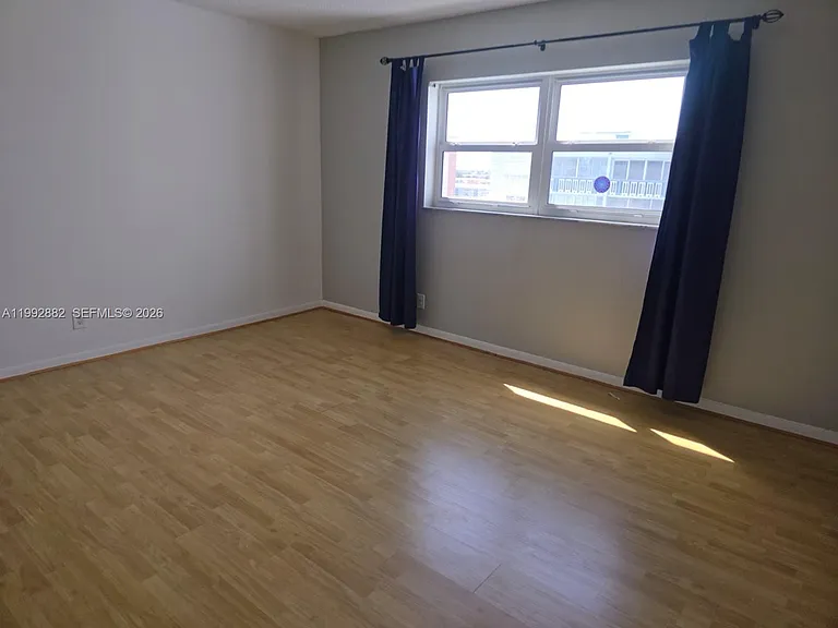 320 NE 12th Ave #703 — Photo 15