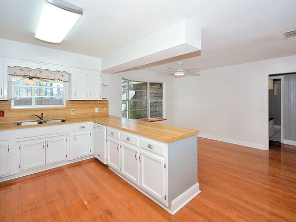 5th image of 430 Perthshire Dr
