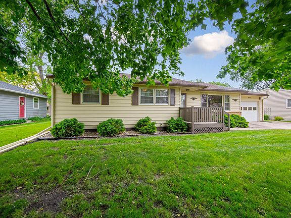 3rd image of 219 Floral Ave