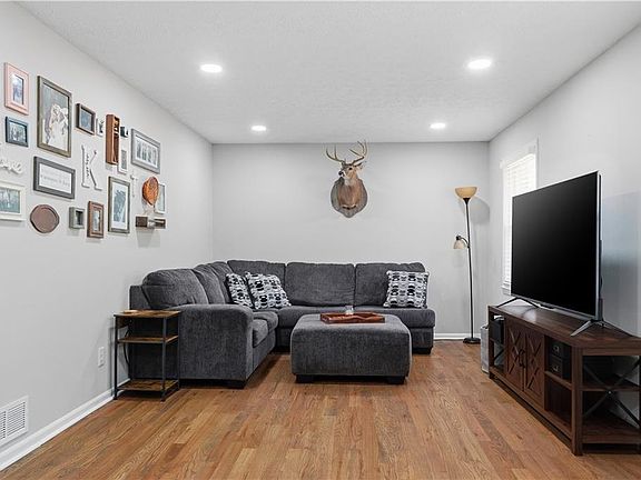 5th image of 650 Oakdale Rd