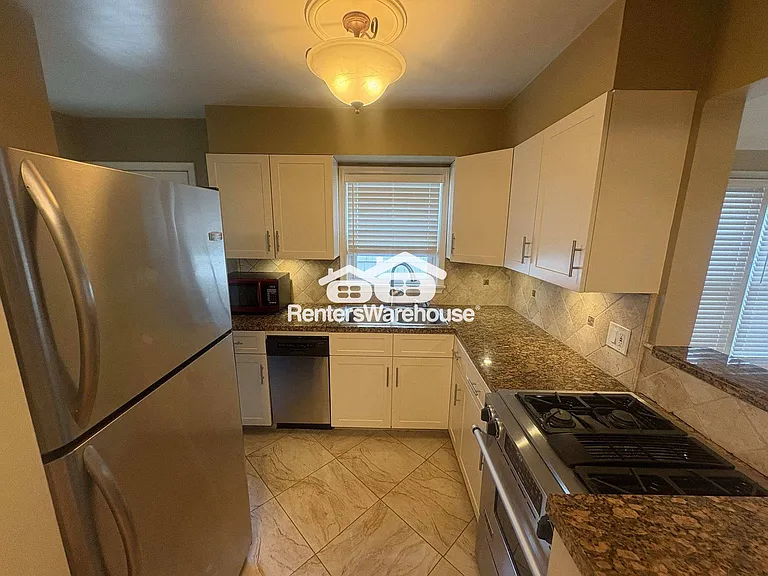 2108 Grand Ave S — Photo 7