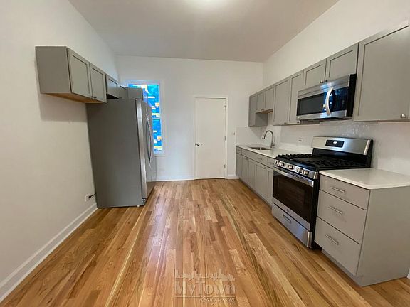 3rd image of 4763 N Lincoln Ave #3