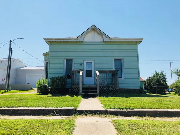 103 Center St, Reinbeck, IA 50669