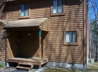 131 English Ct, Bushkill, PA 18324