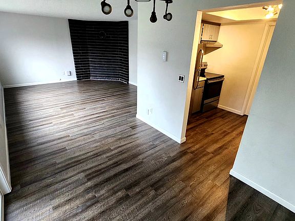 4th image of 1017 11th Ave NW