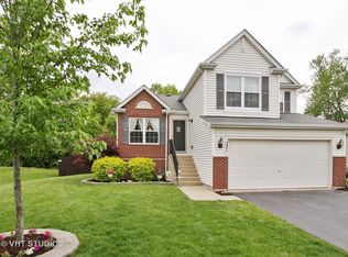 321 Redwing Dr, Woodstock, IL 60098