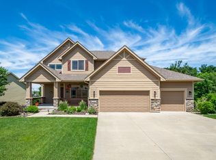 7331 Moonlight Dr, Johnston, IA 50131