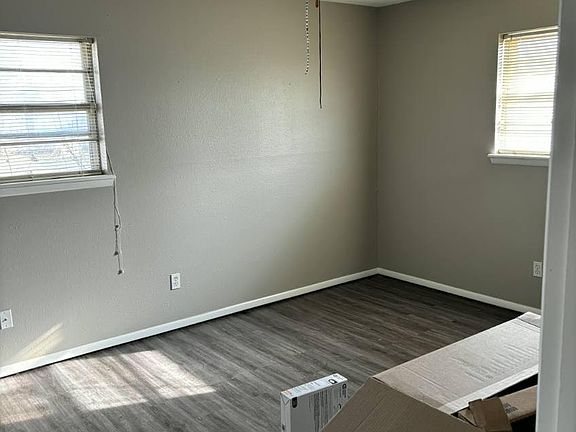 3rd image of 141 E Jarman Dr