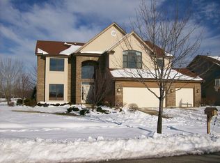 2063 Olive Hill Dr, Buffalo Grove, IL 60089