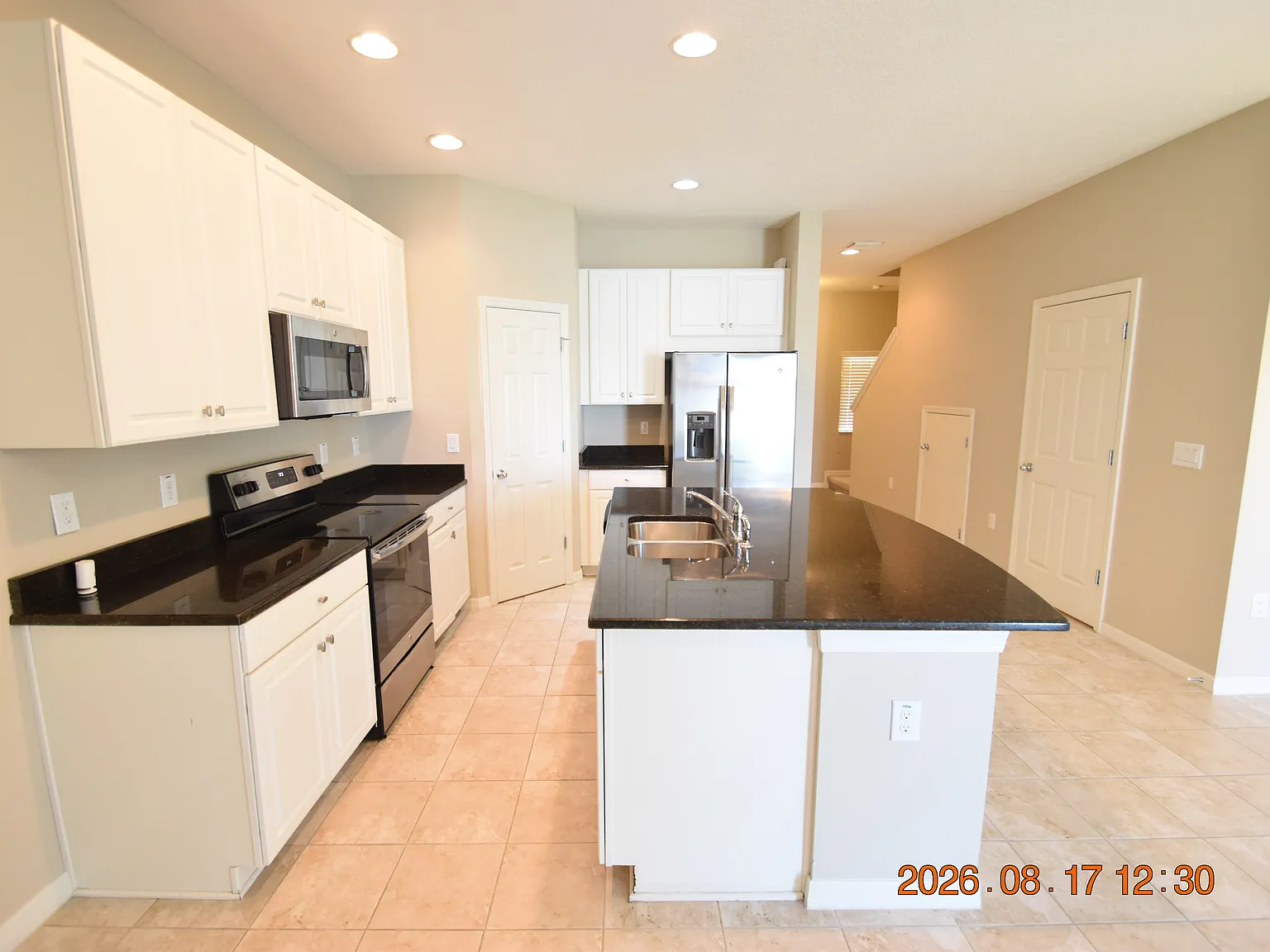 3 bed, 2.5 bath, 1400 sqft, $1,900 — Photo 4