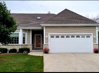 2488 Stoney Ln, Grafton, WI