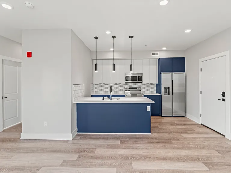 2624 Trenton Ave #402 — Photo 2