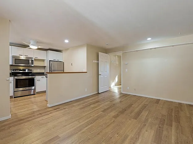 1439 NW Juniper St #6 — Photo 8