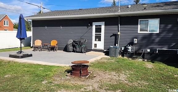 4th image of 613 Peters AVENUE
