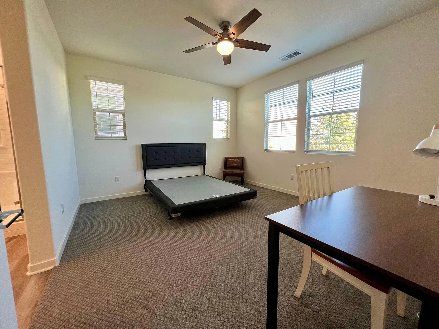 4 bed, 3.5 bath, 2101 sqft, $1,200 — Photo 4