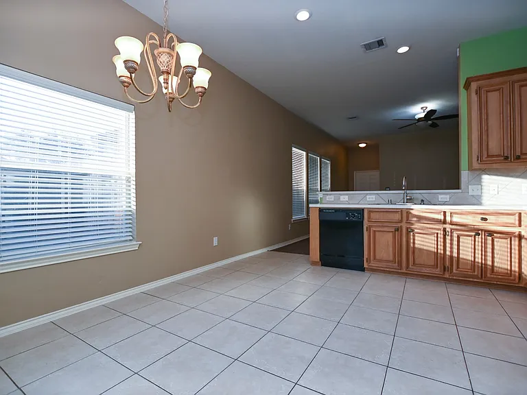 2123 Castle Gardens Ln — Photo 10
