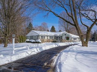 2880 Burlawn Pkwy, Brookfield, WI 53005