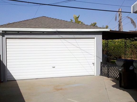 Detached garage