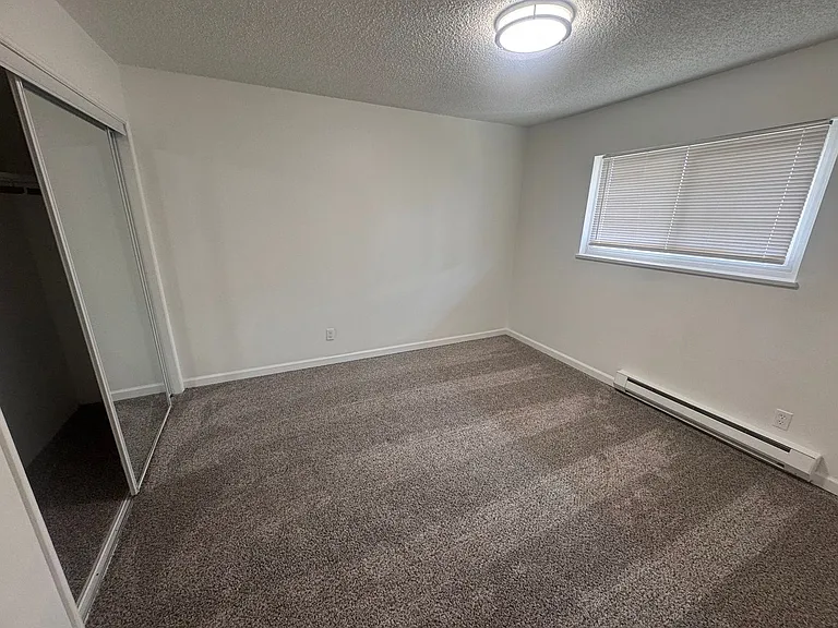 Spacious 1 Bedroom Apartment Homes — Photo 18