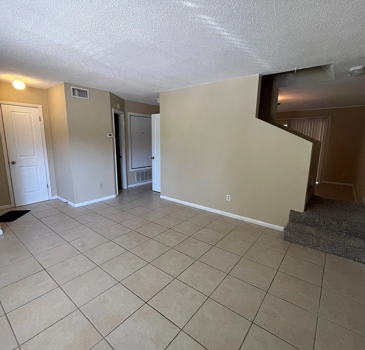 102 Valencia Drive — Photo 3