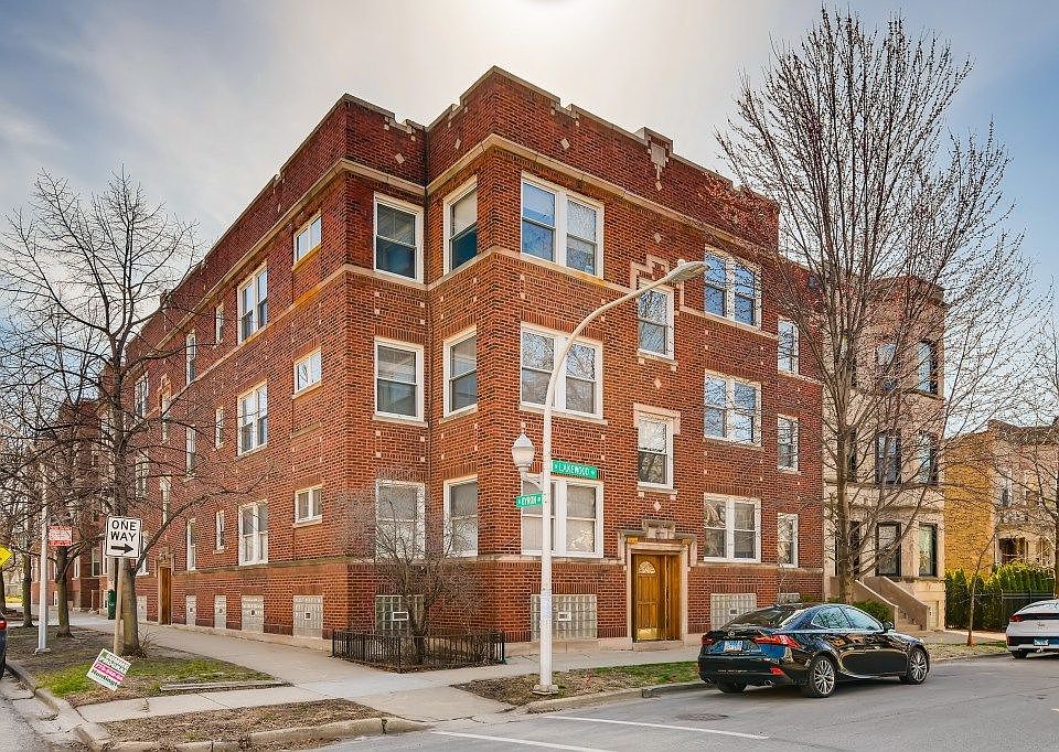 1st image of 3849 N Lakewood Ave APT 2S