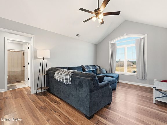 5th image of 110 Augustine Ln