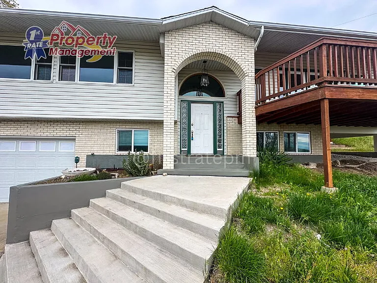 2624 N Hillway Dr — Photo 1