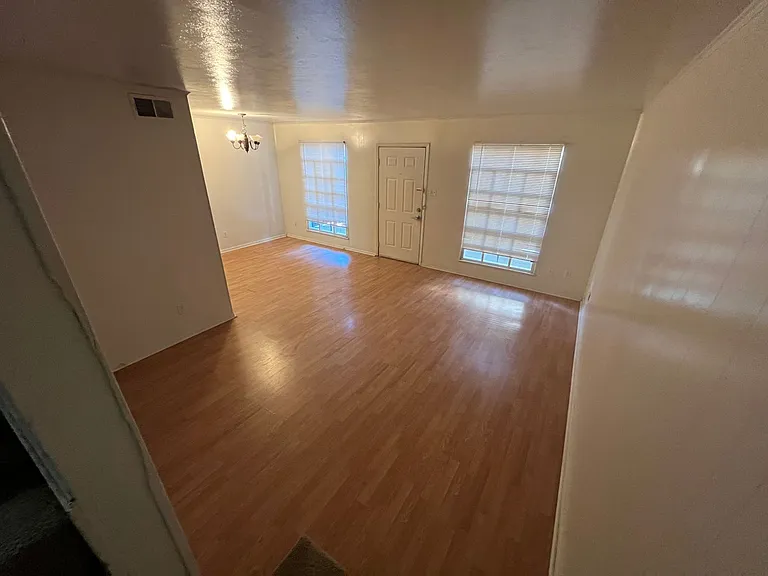 912 N Bell Ave — Photo 18
