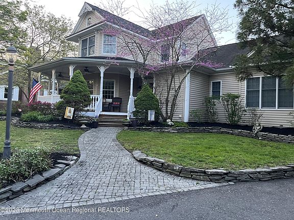 2nd image of 489 Clinton Ave