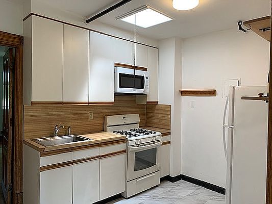 5th image of 445 Macon St #4