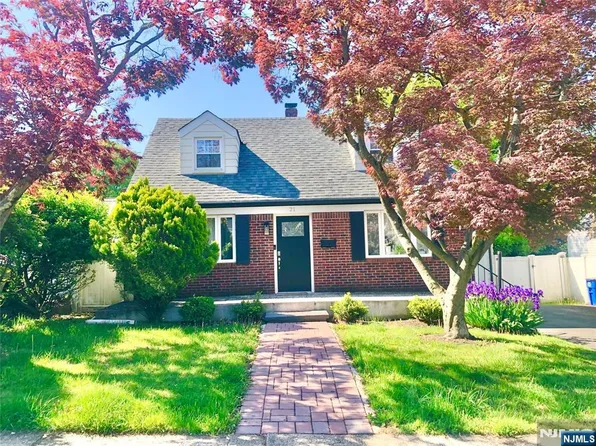 21 Blanche Ct, Dumont, NJ 07628