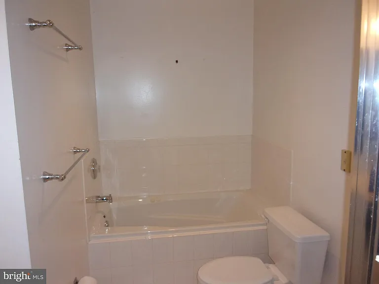 6916 Fairfax Dr #218 — Photo 11