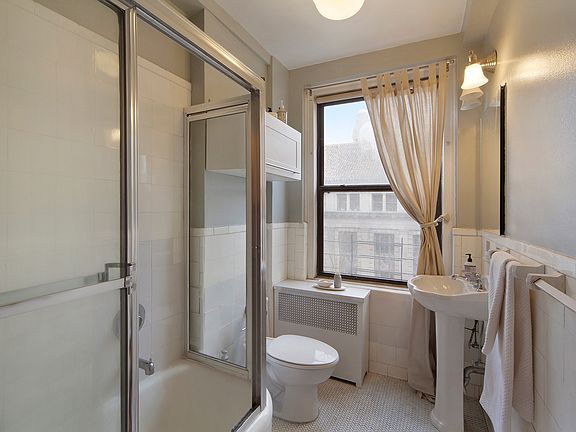 4th image of 175 W 73rd St APT 11A