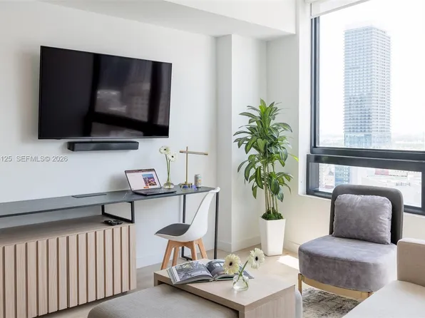 225 N Miami Ave #2107, Miami, FL 33128