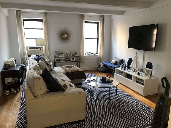 4th image of 117 E 77th St APT 8D