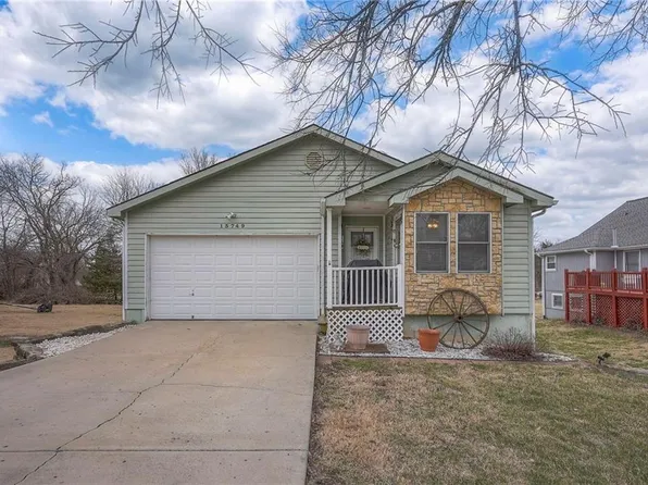 13749 Barber Ave, Bonner Springs, KS 66012