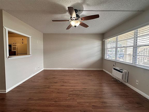 3rd image of 148 Westbury I #148