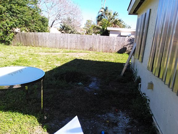 3rd image of 614 Gardenia Ave