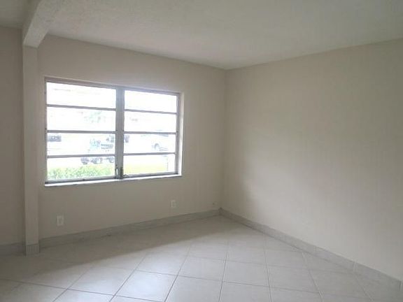 4th image of 301 Bonaventure Blvd APT 10