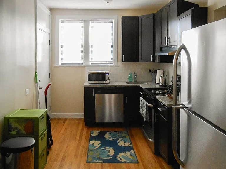 617-25 W. Melrose — Photo 7